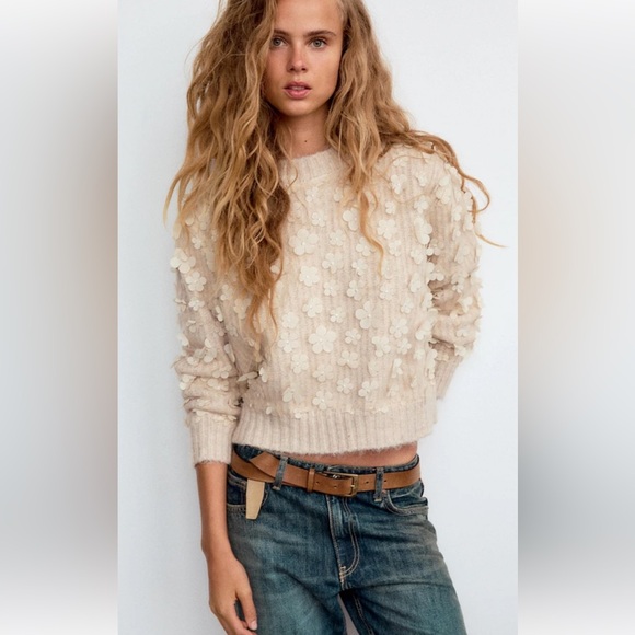 Zara Sweaters - Tan ZARA women’s sweater. S